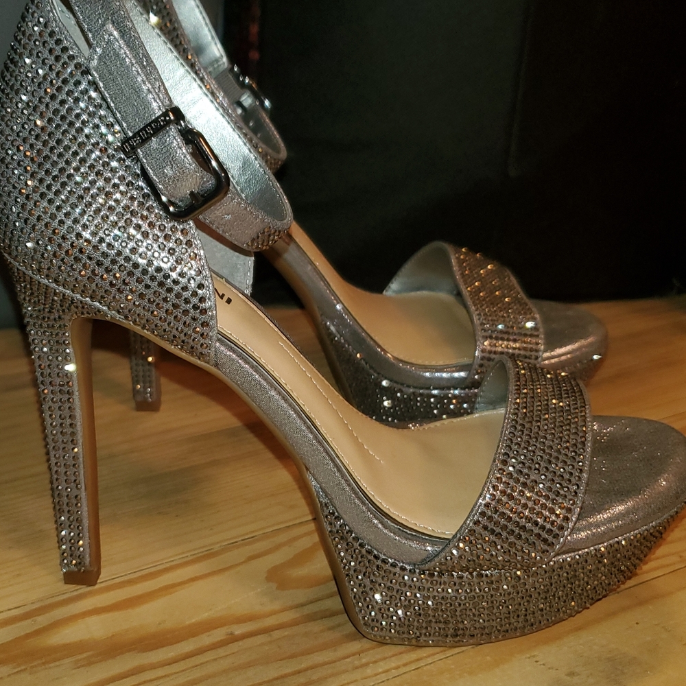 COPY - GIANNI BINI, 7M, SILVER SPARKLES, PERFECT FOR A WEDDING, STRAPPY ANKLE H…